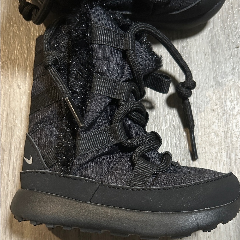 Nike Kids Black Furry Boots (baby) - Picture 2 of 9